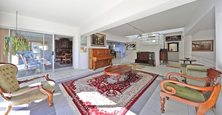 5 Bedroom Property for Sale in Plattekloof Western Cape